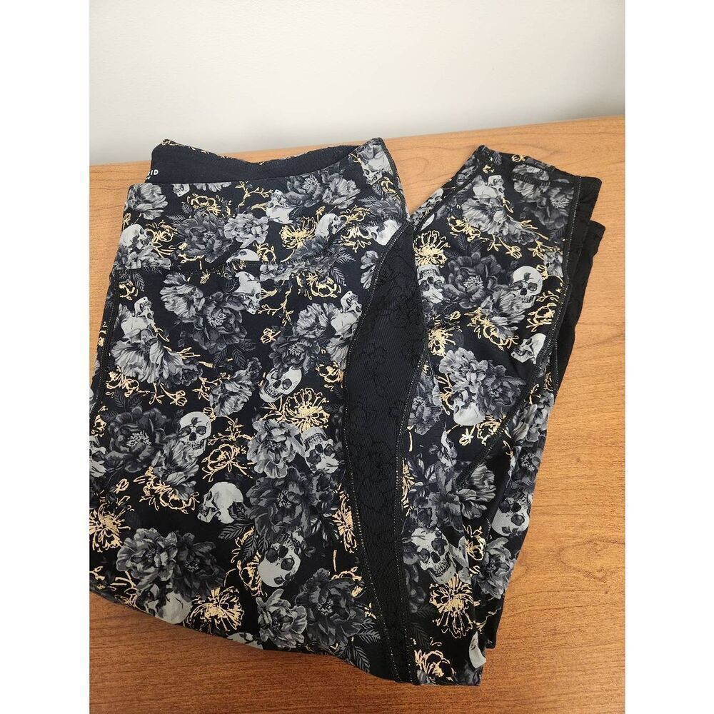 Torrid Lace Inset Legging Floral Skull Black 4. 42 waist, 25 inseam, 13 rise a - Picture 8 of 9